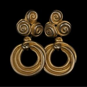Vintage 90’s Matte Gold Spiral Scrollwork Door Knocker Earrings